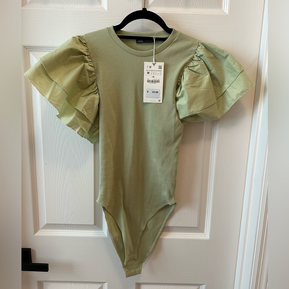 NEVER WORN! Statement sleeve bodysuit with ribbed bodice.